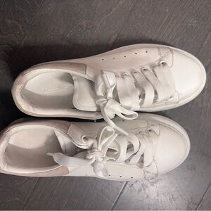 Alexander Mcqueen white shoe in good condition